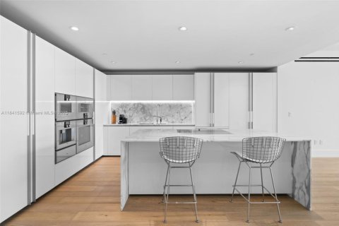 Condominio en venta en Bal Harbour, Florida, 2 dormitorios, 196.4 m2 № 1834072 - foto 16