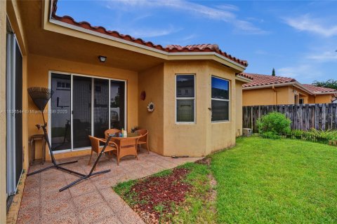 House in Miramar, Florida 3 bedrooms, 163.51 sq.m. № 1833693 - photo 3