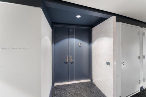 Condominio en venta en Miami, Florida, 1 dormitorio, 95.78 m2 № 1979316 - foto 1