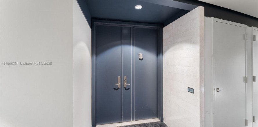 Condominio en Miami, Florida, 1 dormitorio № 1979316