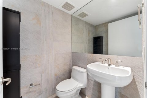 Condominio en venta en Miami, Florida, 1 dormitorio, 95.78 m2 № 1979316 - foto 3