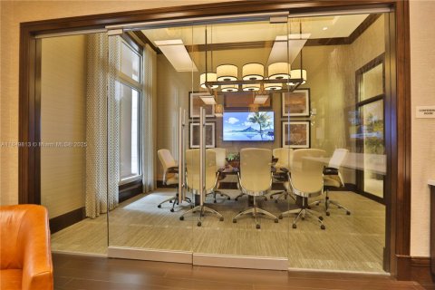 Apartment in Coral Gables, Florida 2 bedrooms, 105.17 sq.m. № 1852341 - photo 2