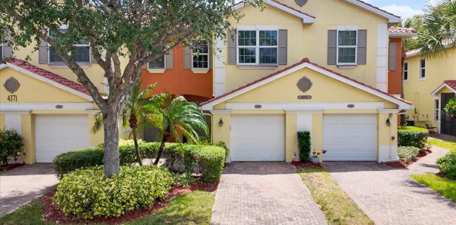 Condo in Fort Myers, Florida, 3 bedrooms № 1653875