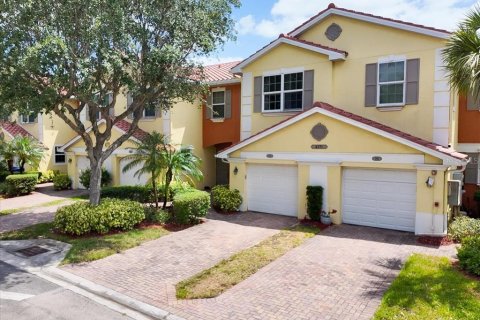 Condo in Fort Myers, Florida, 3 bedrooms  № 1653875 - photo 30