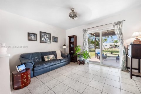 Casa en venta en Palmetto Bay, Florida, 3 dormitorios, 122.91 m2 № 2045936 - foto 5