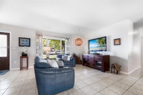 Casa en venta en Palmetto Bay, Florida, 3 dormitorios, 122.91 m2 № 2045936 - foto 3