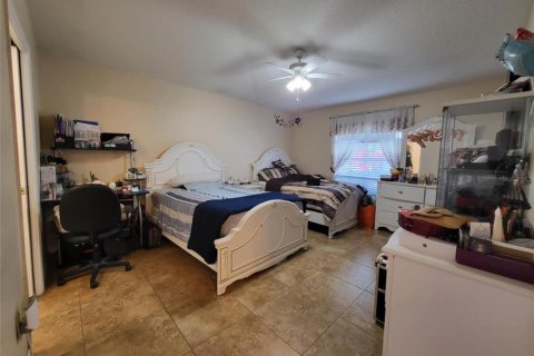 House in Pinellas Park, Florida 4 bedrooms, 165.27 sq.m. № 1720037 - photo 17