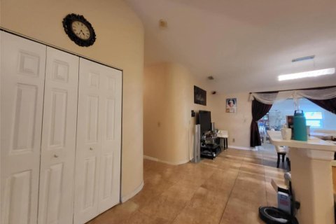 House in Pinellas Park, Florida 4 bedrooms, 165.27 sq.m. № 1720037 - photo 16