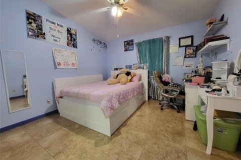 House in Pinellas Park, Florida 4 bedrooms, 165.27 sq.m. № 1720037 - photo 27