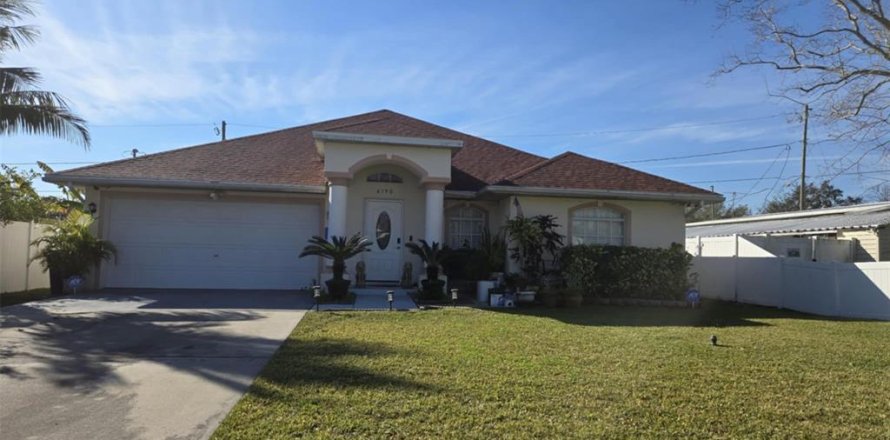 House in Pinellas Park, Florida 4 bedrooms, 165.27 sq.m. № 1720037