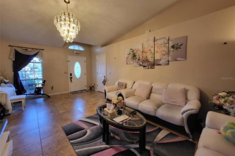 House in Pinellas Park, Florida 4 bedrooms, 165.27 sq.m. № 1720037 - photo 5