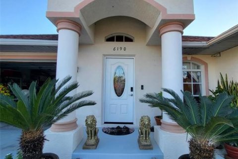 House in Pinellas Park, Florida 4 bedrooms, 165.27 sq.m. № 1720037 - photo 3