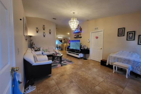 House in Pinellas Park, Florida 4 bedrooms, 165.27 sq.m. № 1720037 - photo 6