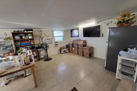 House in Pinellas Park, Florida 4 bedrooms, 165.27 sq.m. № 1720037 - photo 9