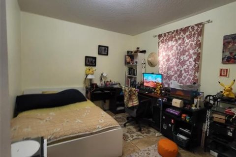 House in Pinellas Park, Florida 4 bedrooms, 165.27 sq.m. № 1720037 - photo 24