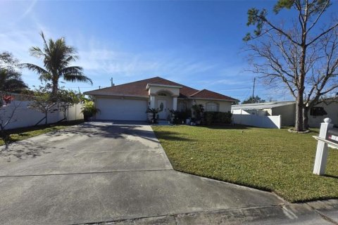 House in Pinellas Park, Florida 4 bedrooms, 165.27 sq.m. № 1720037 - photo 2