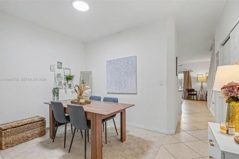 Купить виллу или дом в Дорал, Флорида 3 спальни, 131.92м2, № 2007142 - фото 12