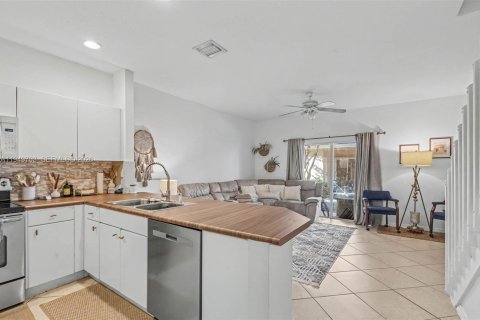 Купить виллу или дом в Дорал, Флорида 3 спальни, 131.92м2, № 2007142 - фото 15