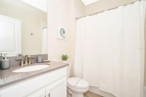 House in STOREY LAKE in Kissimmee, Florida 5 bedrooms, 278.34 sq.m. № 2135570 - photo 11