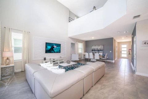 House in STOREY LAKE in Kissimmee, Florida 5 bedrooms, 278.34 sq.m. № 2135570 - photo 7