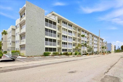 Condo à Hallandale Beach, Floride, 1 chambre  № 2154978