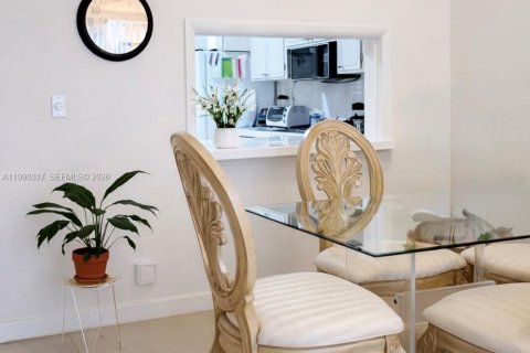 Copropriété à vendre à Hallandale Beach, Floride: 1 chambre, 71.53 m2 № 2154978 - photo 15