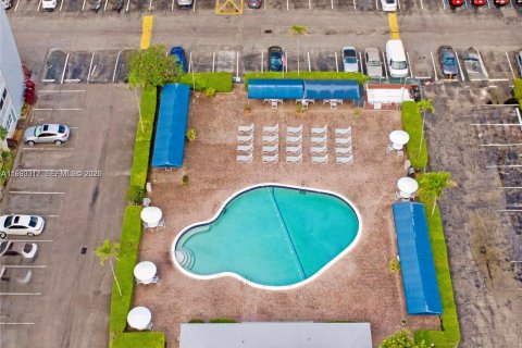 Copropriété à vendre à Hallandale Beach, Floride: 1 chambre, 71.53 m2 № 2154978 - photo 6