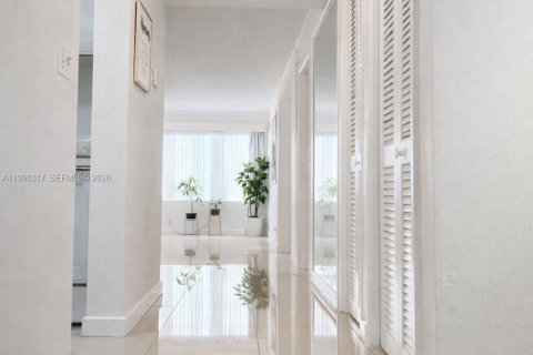 Copropriété à vendre à Hallandale Beach, Floride: 1 chambre, 71.53 m2 № 2154978 - photo 28