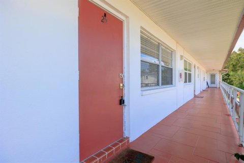 Condo in Saint Petersburg, Florida, 2 bedrooms  № 1910223 - photo 4