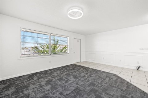 Condo in Saint Petersburg, Florida, 2 bedrooms  № 1910223 - photo 6
