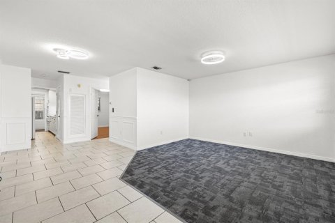 Condo in Saint Petersburg, Florida, 2 bedrooms  № 1910223 - photo 5
