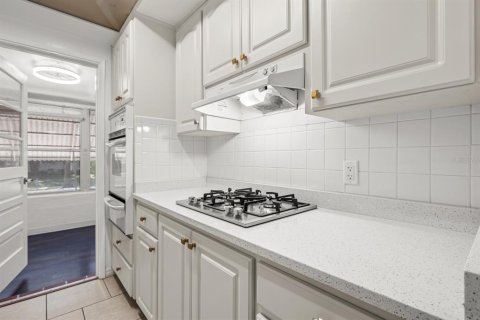 Condo in Saint Petersburg, Florida, 2 bedrooms  № 1910223 - photo 10