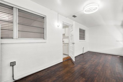Condo in Saint Petersburg, Florida, 2 bedrooms  № 1910223 - photo 17