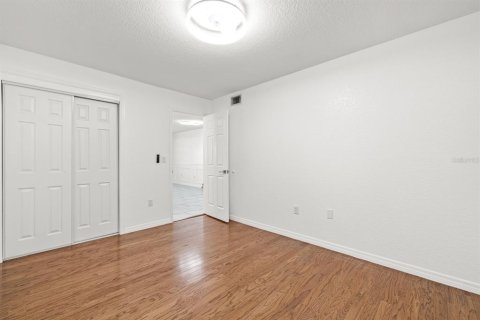 Condo in Saint Petersburg, Florida, 2 bedrooms  № 1910223 - photo 11