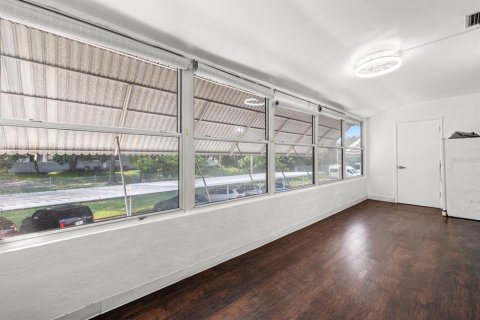 Condo in Saint Petersburg, Florida, 2 bedrooms  № 1910223 - photo 18