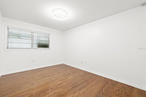 Condo in Saint Petersburg, Florida, 2 bedrooms  № 1910223 - photo 12