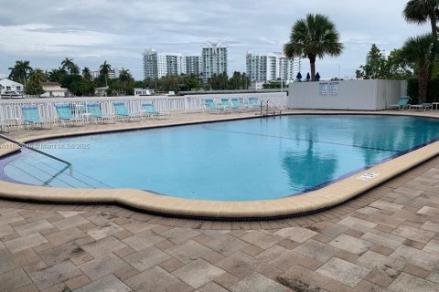 Copropriété à louer à North Bay Village, Floride: 1 chambre, 75.9 m2 № 1932248 - photo 10