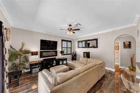 House in Odessa, Florida 3 bedrooms, 219.44 sq.m. № 2167038 - photo 14