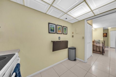 Condo in Highland Beach, Florida, 1 bedroom  № 2261260 - photo 18
