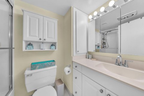 Condo in Highland Beach, Florida, 1 bedroom  № 2261260 - photo 22