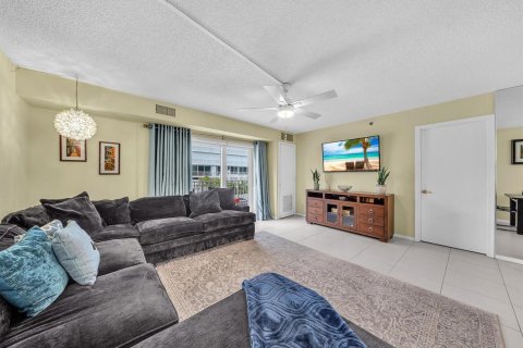 Condo in Highland Beach, Florida, 1 bedroom  № 2261260 - photo 13