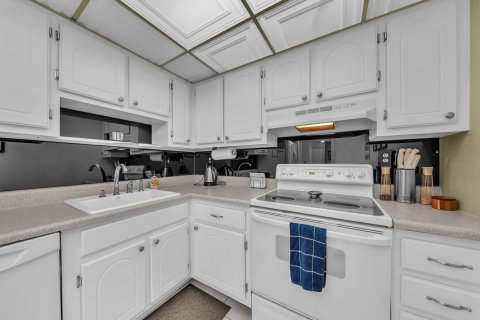Condo in Highland Beach, Florida, 1 bedroom  № 2261260 - photo 17