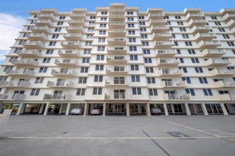 Condo in Highland Beach, Florida, 1 bedroom  № 2261260 - photo 28