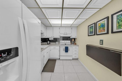 Condo in Highland Beach, Florida, 1 bedroom  № 2261260 - photo 14