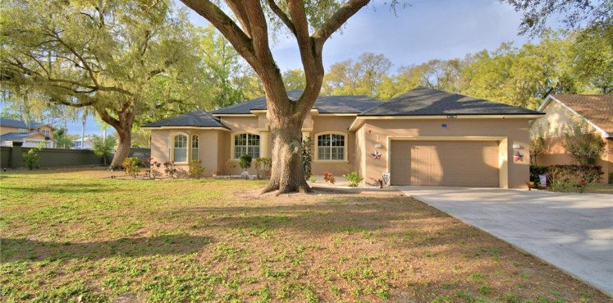 House in Winter Haven, Florida 4 bedrooms, 236.9 sq.m. № 1529221