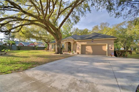 House in Winter Haven, Florida 4 bedrooms, 236.9 sq.m. № 1529221 - photo 2