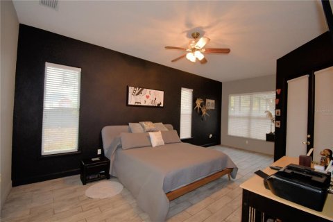 House in Winter Haven, Florida 4 bedrooms, 236.9 sq.m. № 1529221 - photo 15