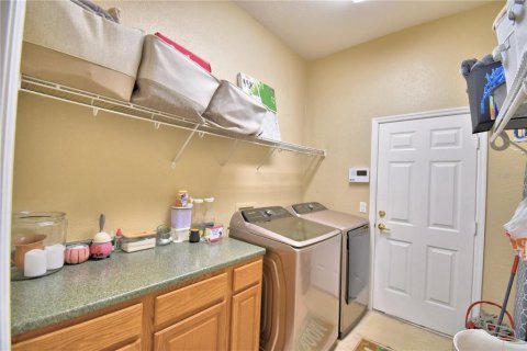 House in Winter Haven, Florida 4 bedrooms, 236.9 sq.m. № 1529221 - photo 25