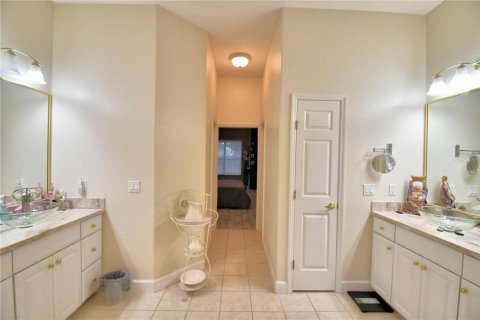 House in Winter Haven, Florida 4 bedrooms, 236.9 sq.m. № 1529221 - photo 24