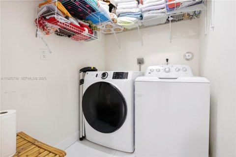 Купить таунхаус в Дорал, Флорида 4 спальни, 221.01м2, № 1984153 - фото 21